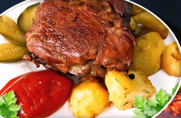 Friptură de Porc la Cuptor cu Cartofi din Cap de Piept de Porc în 11 Pași<span class="rmp-archive-results-widget "><i class=" rmp-icon rmp-icon--ratings rmp-icon--star rmp-icon--full-highlight"></i><i class=" rmp-icon rmp-icon--ratings rmp-icon--star rmp-icon--full-highlight"></i><i class=" rmp-icon rmp-icon--ratings rmp-icon--star rmp-icon--full-highlight"></i><i class=" rmp-icon rmp-icon--ratings rmp-icon--star rmp-icon--full-highlight"></i><i class=" rmp-icon rmp-icon--ratings rmp-icon--star "></i> <span>4.2 (16)</span></span>