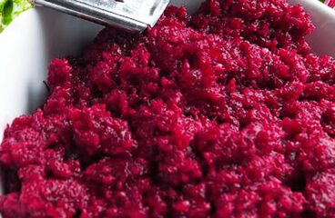 Salată de Sfeclă Roșie Crudă cu Hrean în 5 Pași 1 Salată de Sfeclă Roșie Crudă cu Hrean în 5 Pași<span class="rmp-archive-results-widget "><i class=" rmp-icon rmp-icon--ratings rmp-icon--star rmp-icon--full-highlight"></i><i class=" rmp-icon rmp-icon--ratings rmp-icon--star rmp-icon--full-highlight"></i><i class=" rmp-icon rmp-icon--ratings rmp-icon--star rmp-icon--full-highlight"></i><i class=" rmp-icon rmp-icon--ratings rmp-icon--star rmp-icon--half-highlight js-rmp-replace-half-star"></i><i class=" rmp-icon rmp-icon--ratings rmp-icon--star "></i> <span>3.6 (17)</span></span>