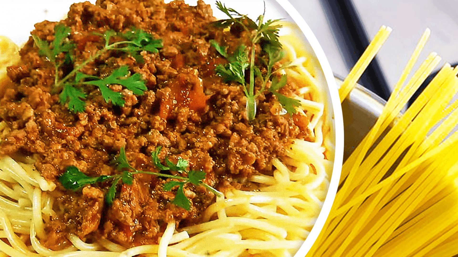 Spaghete Bolognese cu Carne Tocată