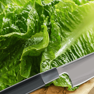 Cum se Taie Salata Verde cu un Cuțit de Bucătărie în 4 Pași